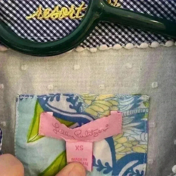 Lilly Pulitzer XS Button Down Resort Style Shirt - Picture 3 of 12